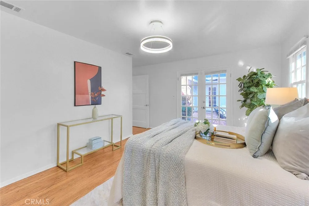 537 Jamestown Burbank, CA 91504