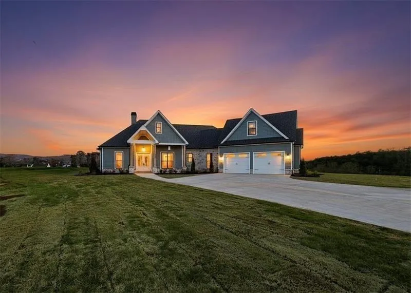 303 Eminence peak Rydal, GA 30171