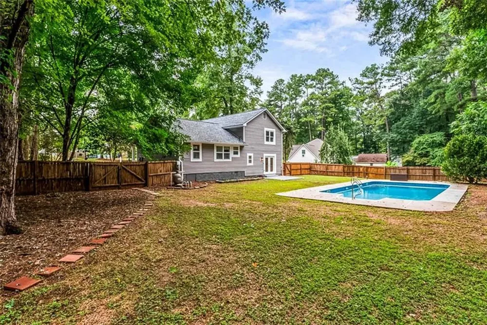 204 Groveland Drive Peachtree City, GA 30269
