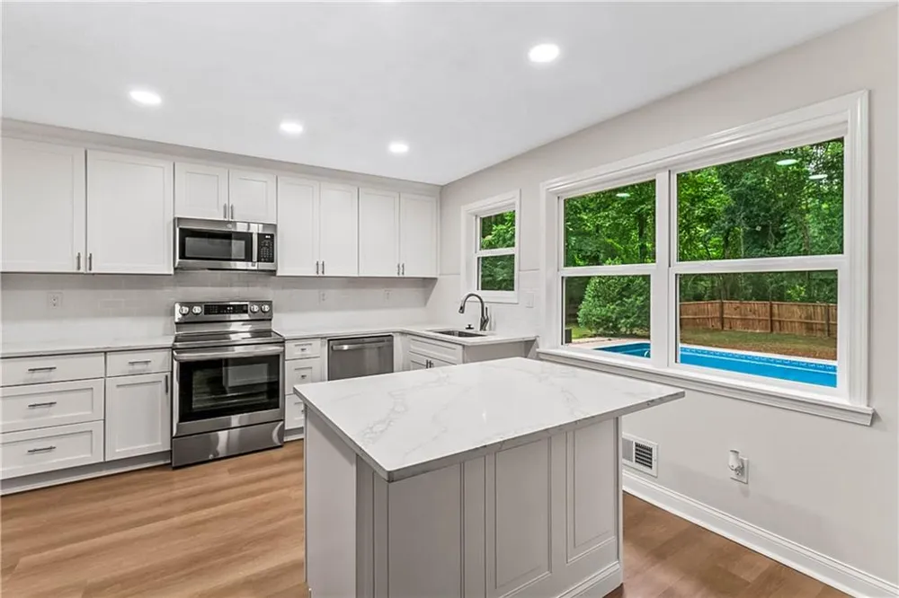 204 Groveland Drive Peachtree City, GA 30269