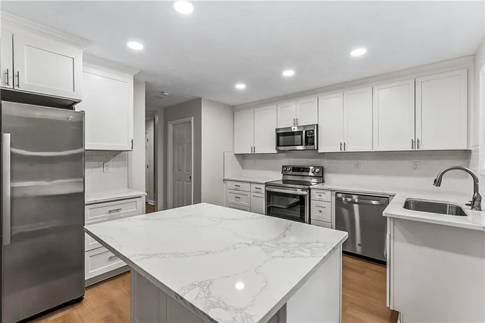 204 Groveland Drive Peachtree City, GA 30269