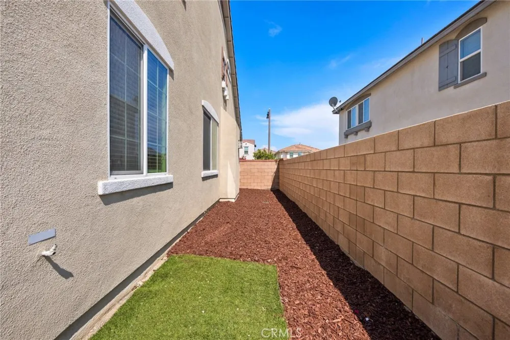 5200 Blueberry Fontana, CA 92336