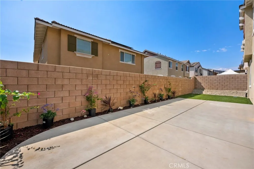 5200 Blueberry Fontana, CA 92336