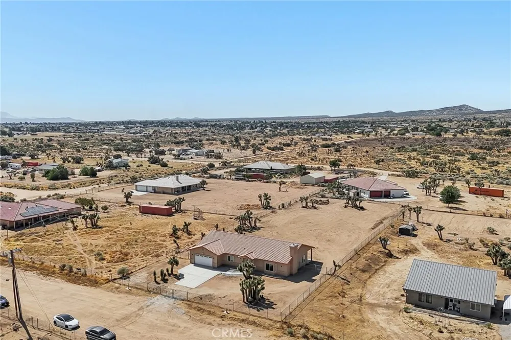 6087 Elsinore Road Phelan, CA 92371
