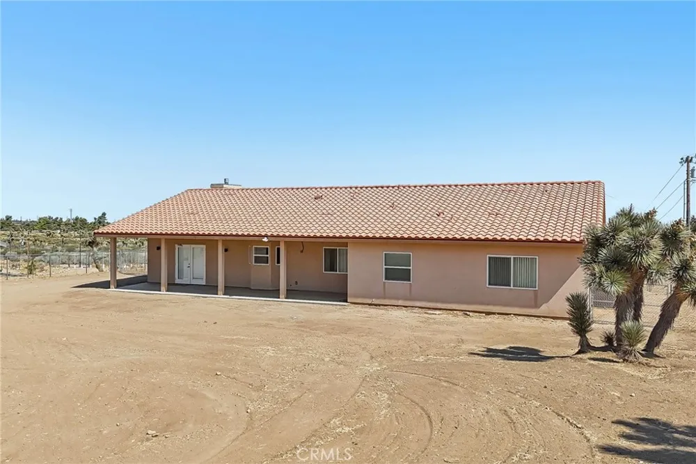 6087 Elsinore Road Phelan, CA 92371