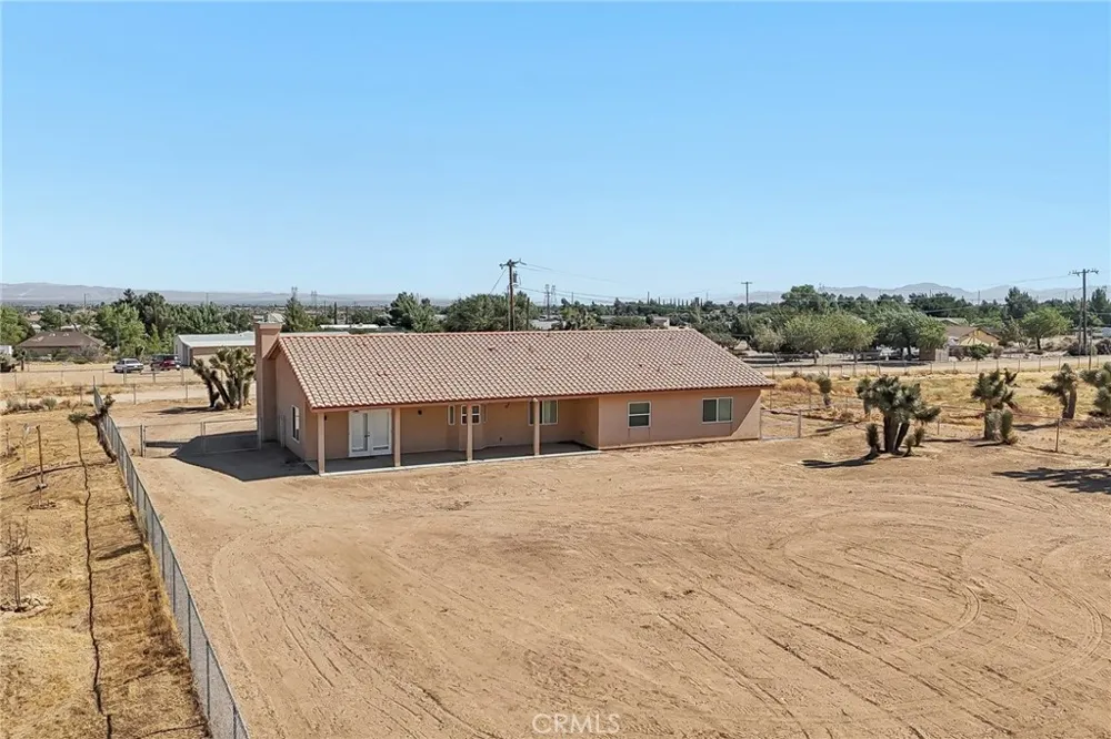 6087 Elsinore Road Phelan, CA 92371