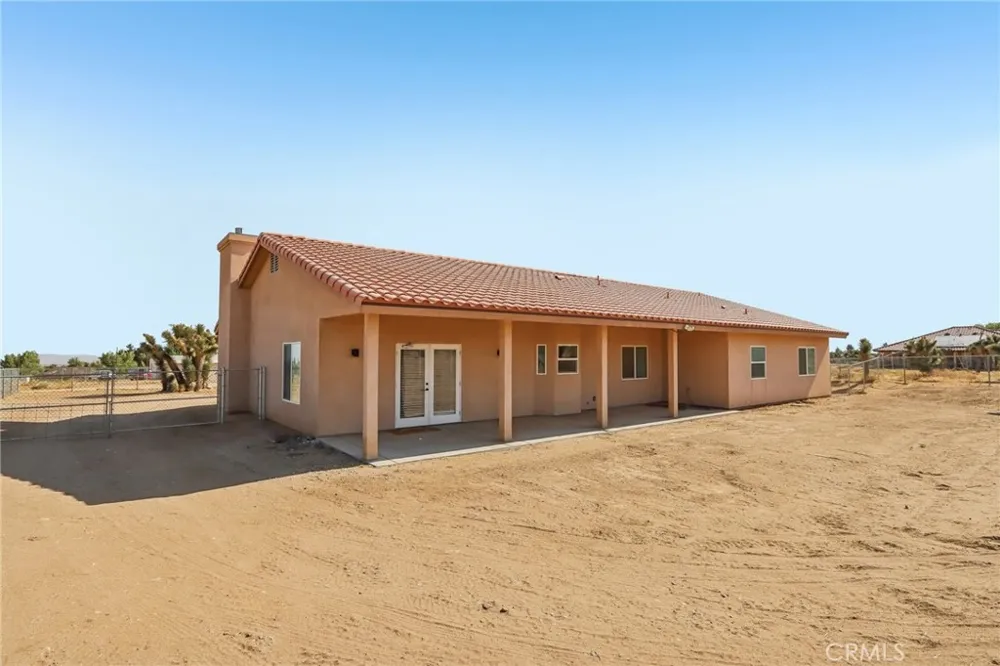 6087 Elsinore Road Phelan, CA 92371