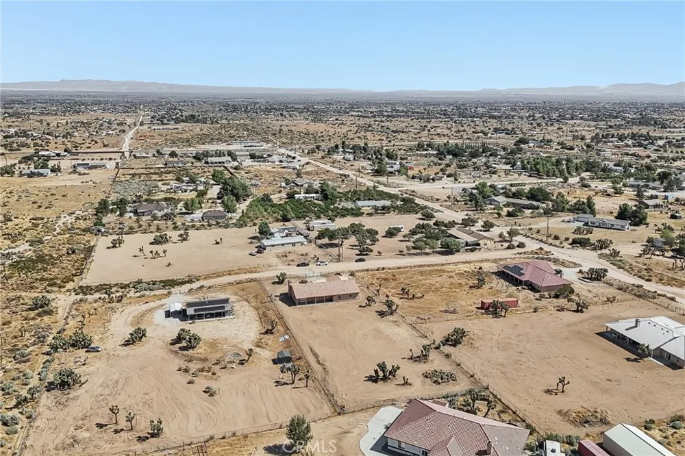 6087 Elsinore Road Phelan, CA 92371