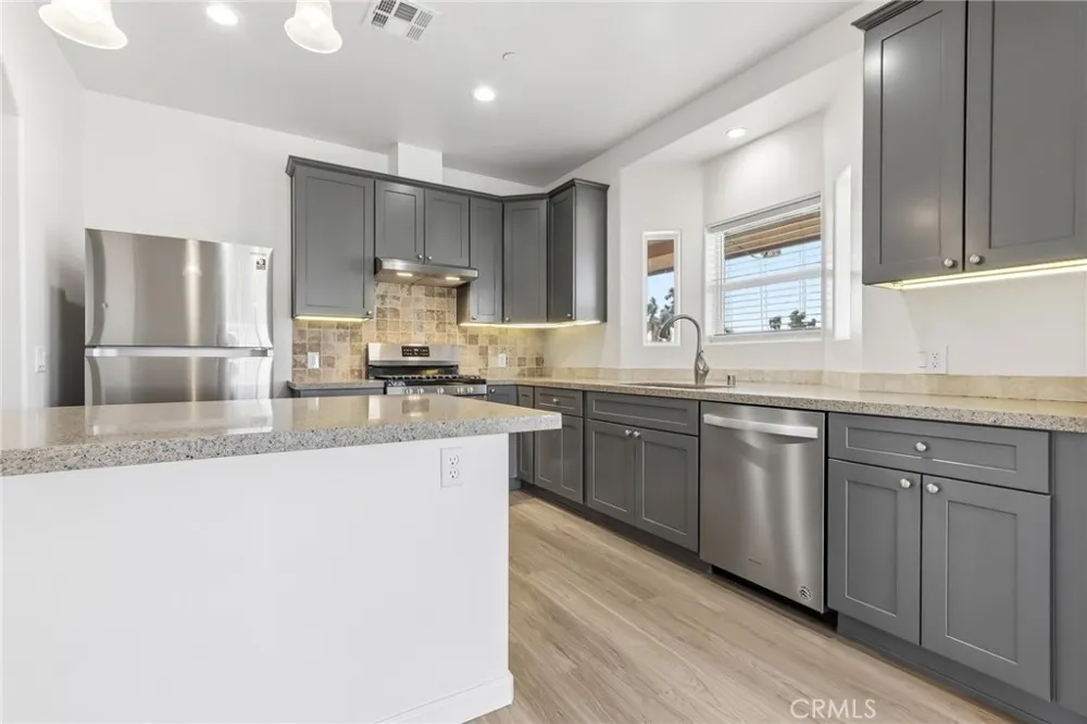 6087 Elsinore Road Phelan, CA 92371