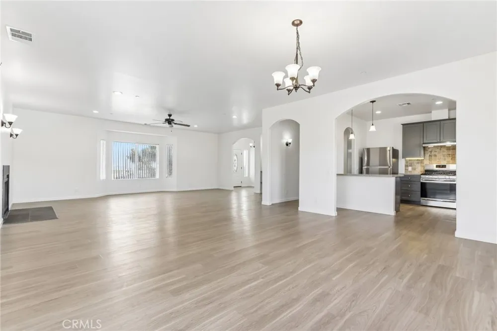 6087 Elsinore Road Phelan, CA 92371