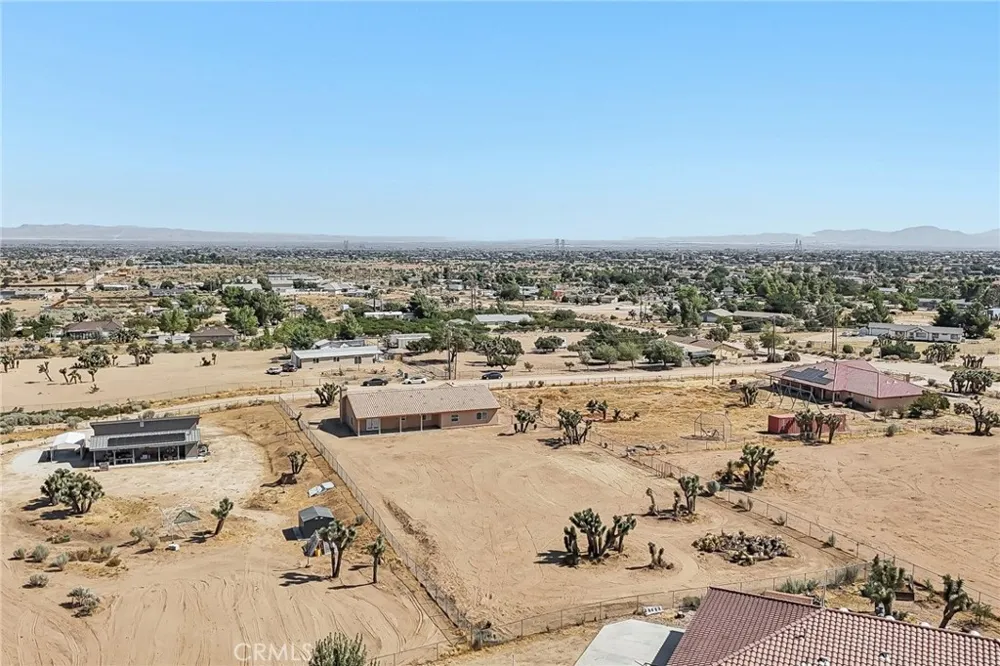 6087 Elsinore Road Phelan, CA 92371