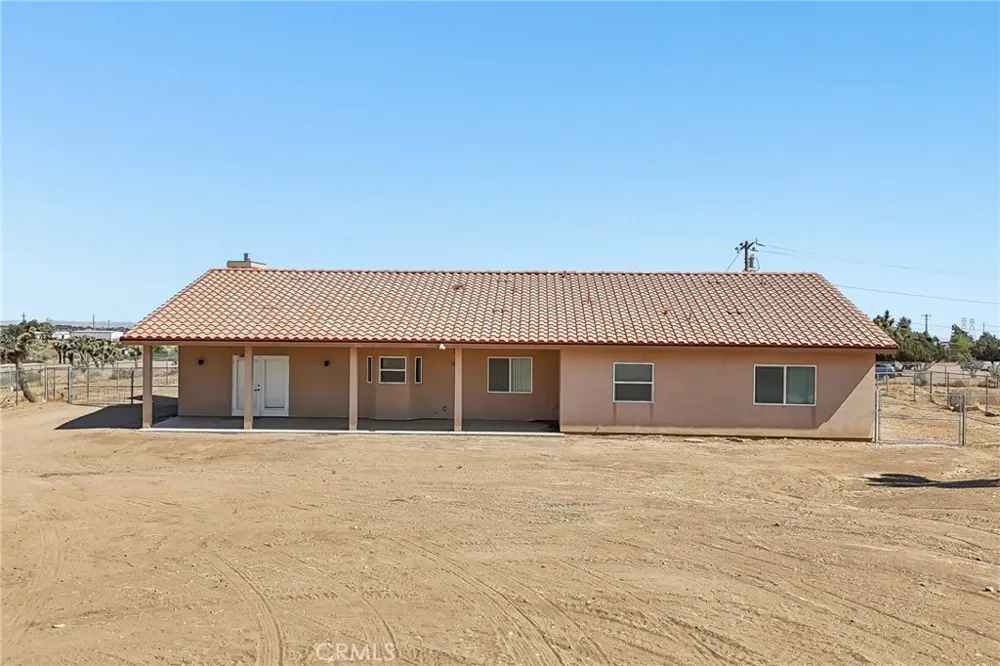 6087 Elsinore Road Phelan, CA 92371