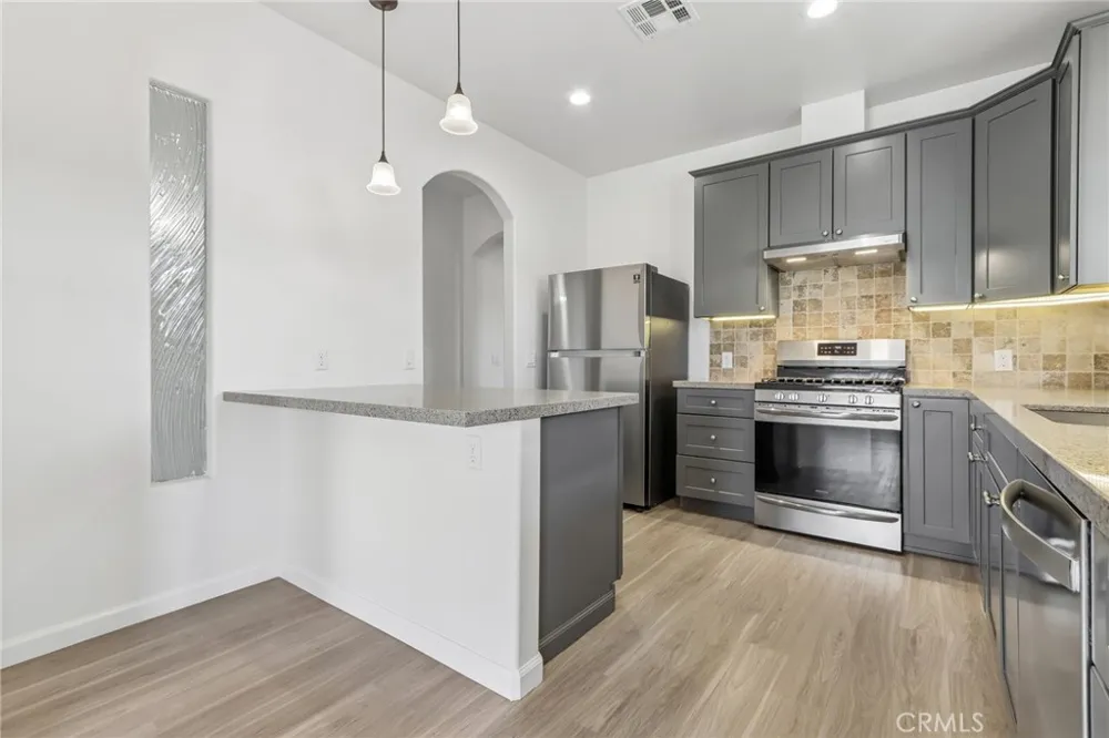 6087 Elsinore Road Phelan, CA 92371
