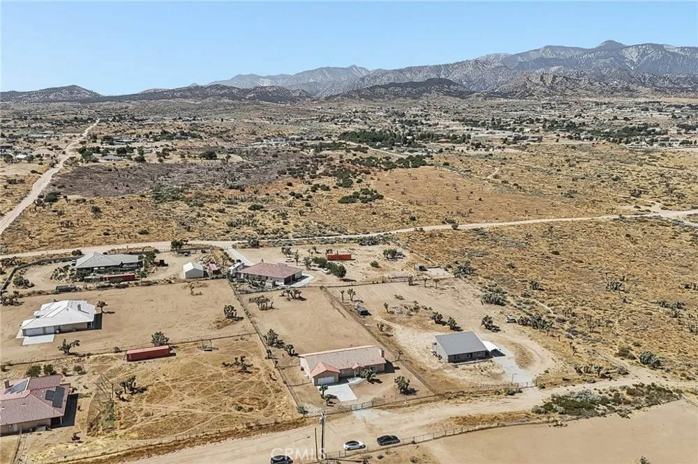 6087 Elsinore Road Phelan, CA 92371
