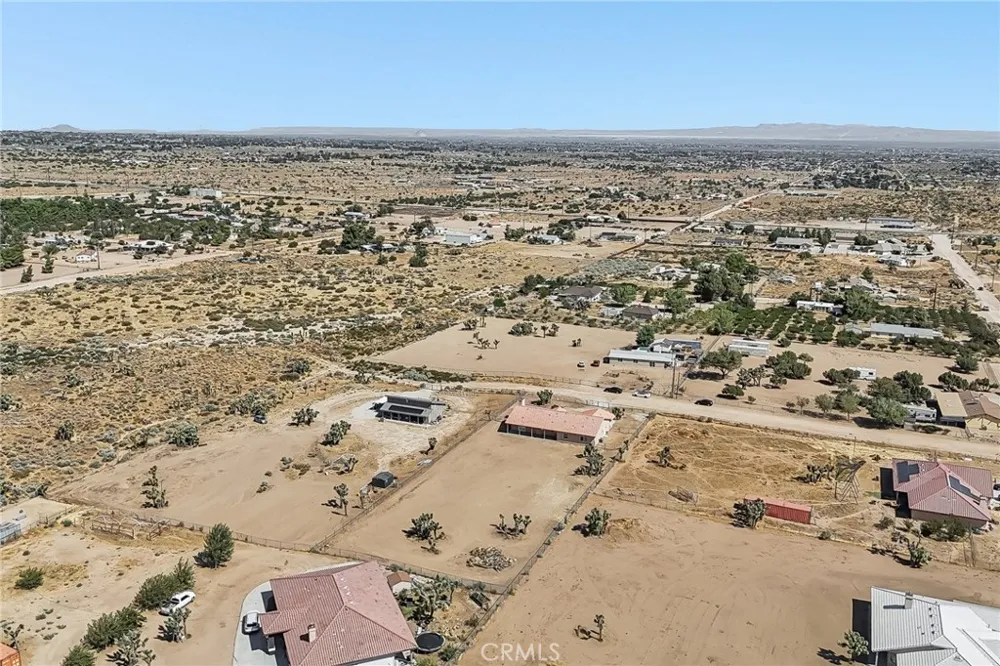 6087 Elsinore Road Phelan, CA 92371