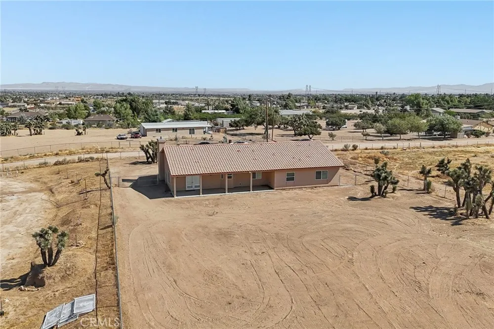 6087 Elsinore Road Phelan, CA 92371