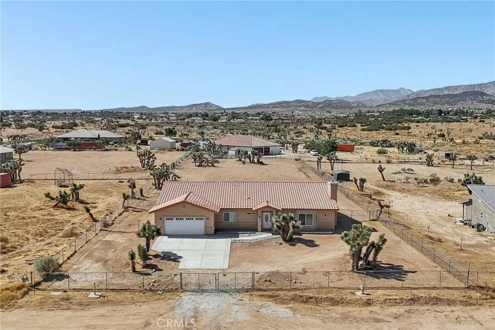 6087 Elsinore Road Phelan, CA 92371