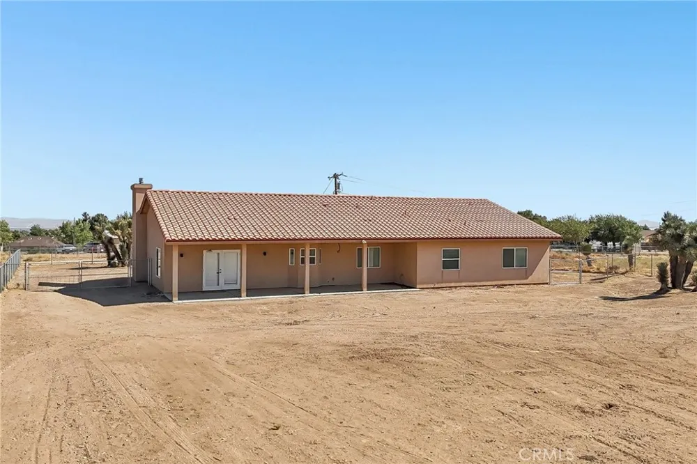 6087 Elsinore Road Phelan, CA 92371