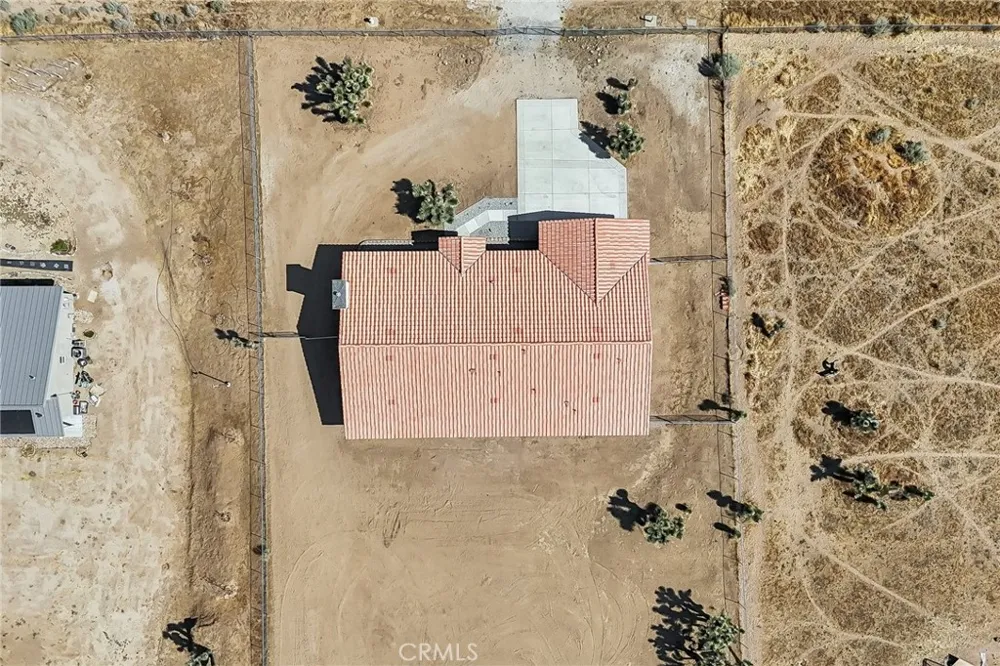 6087 Elsinore Road Phelan, CA 92371