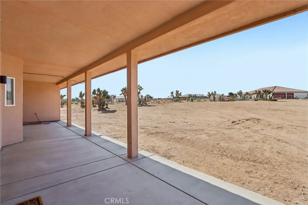 6087 Elsinore Road Phelan, CA 92371