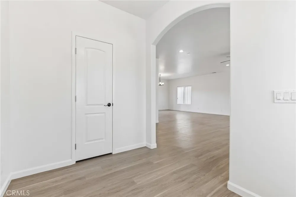 6087 Elsinore Road Phelan, CA 92371