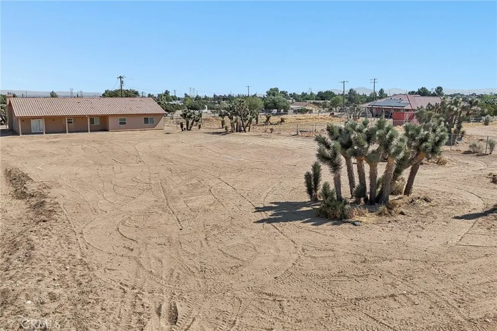 6087 Elsinore Road Phelan, CA 92371