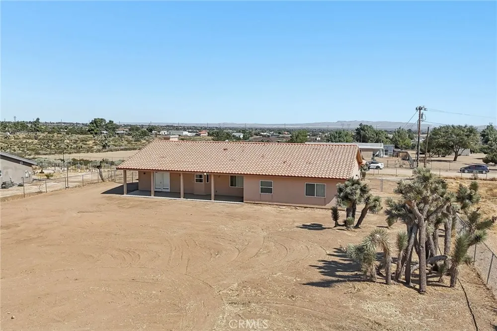 6087 Elsinore Road Phelan, CA 92371