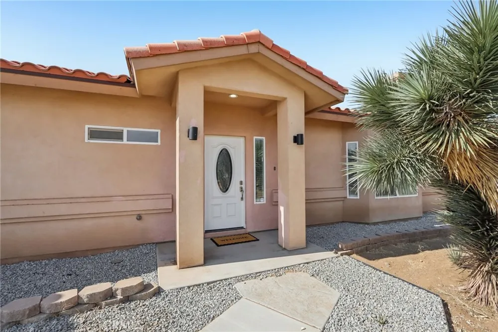 6087 Elsinore Road Phelan, CA 92371