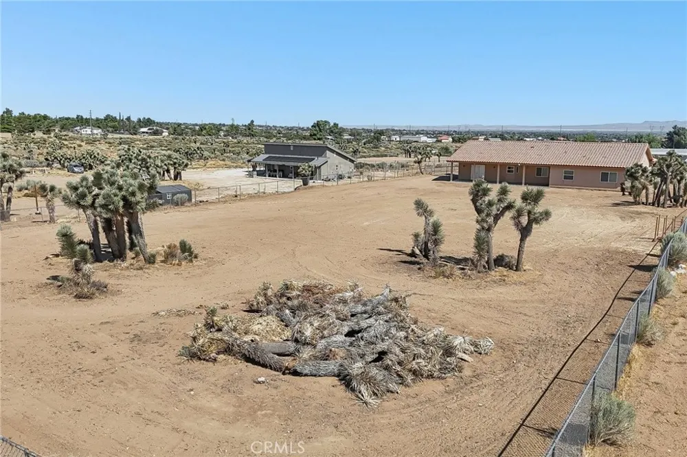 6087 Elsinore Road Phelan, CA 92371