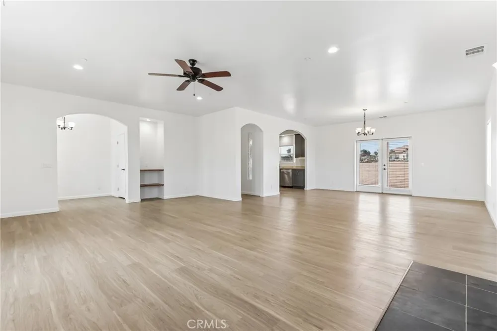 6087 Elsinore Road Phelan, CA 92371