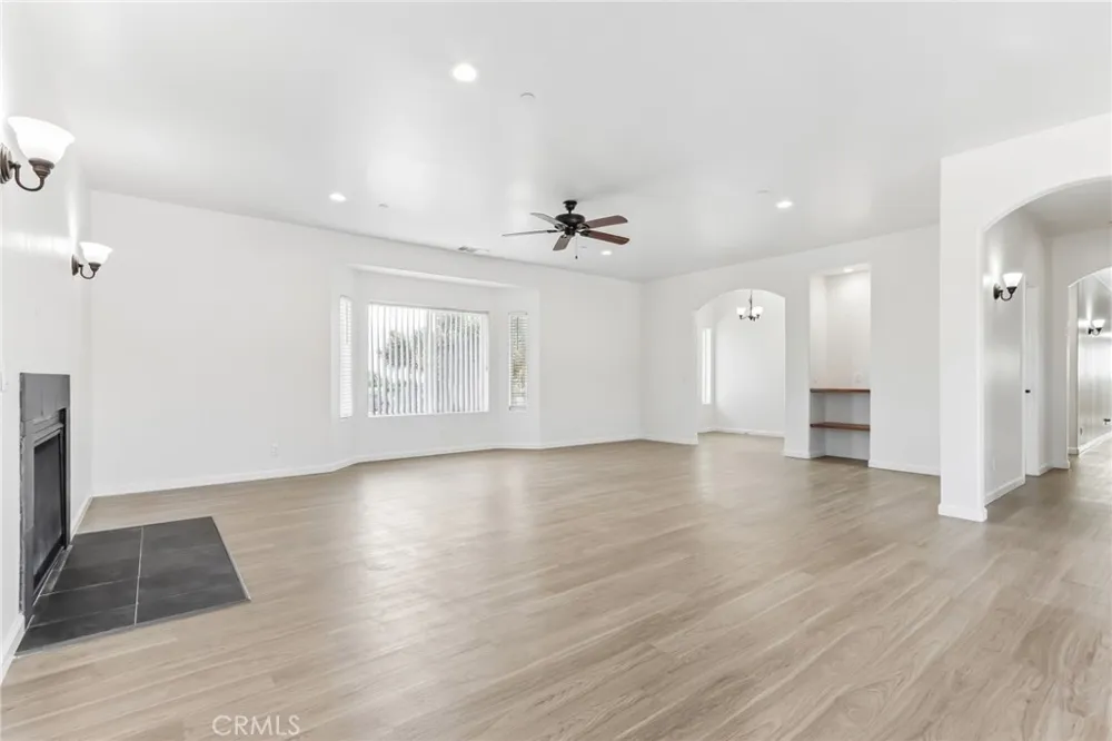 6087 Elsinore Road Phelan, CA 92371