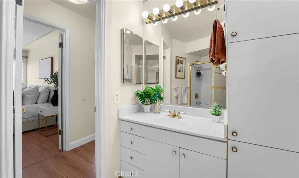 2035 4th street #202C Santa Monica, CA 90405