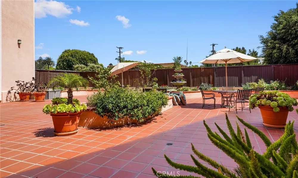 2035 4th street #202C Santa Monica, CA 90405