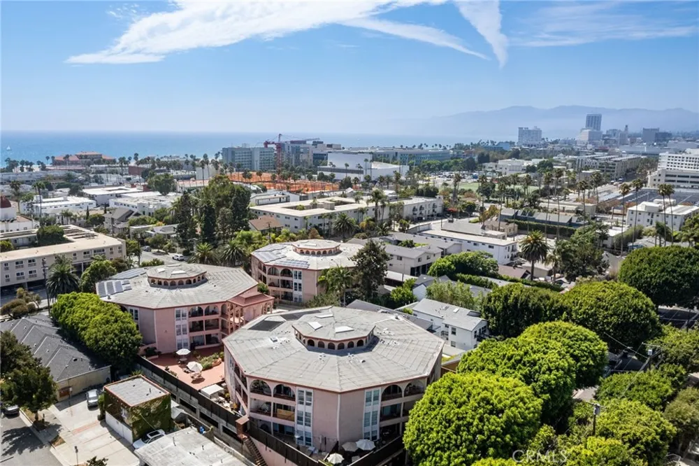 2035 4th street #202C Santa Monica, CA 90405