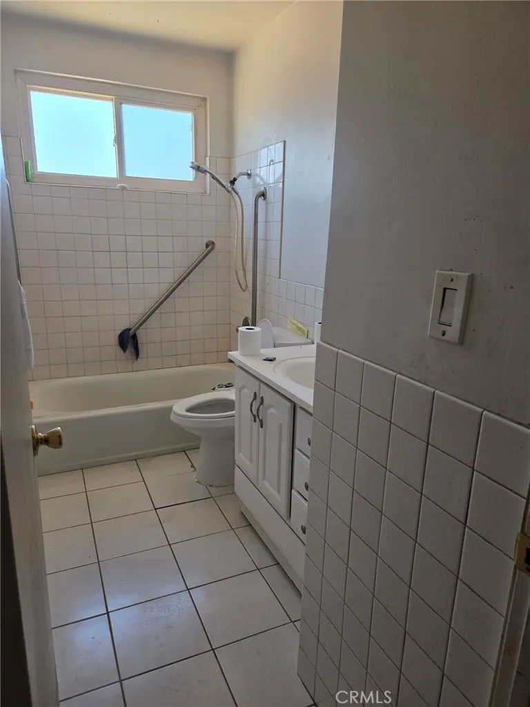 1220 S Vecino Glendora, CA 91740