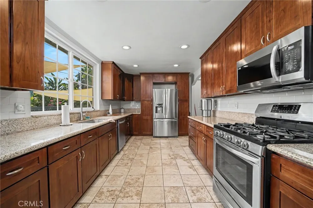 408 S Rodilee Avenue West Covina, CA 91791