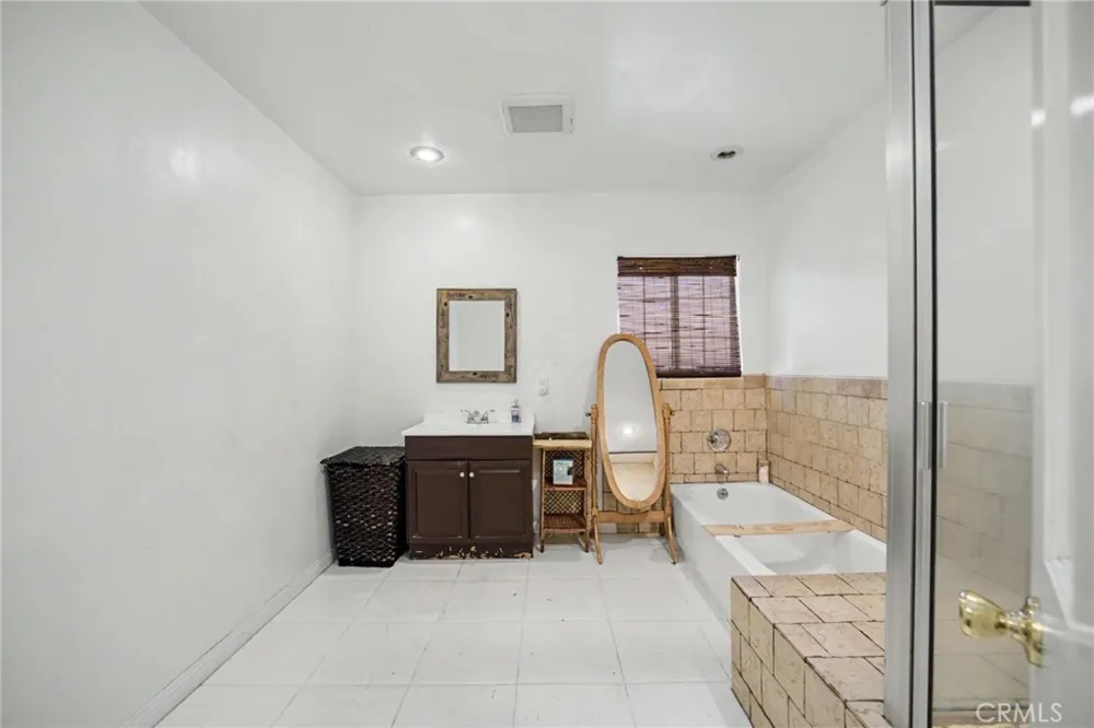 408 S Rodilee Avenue West Covina, CA 91791
