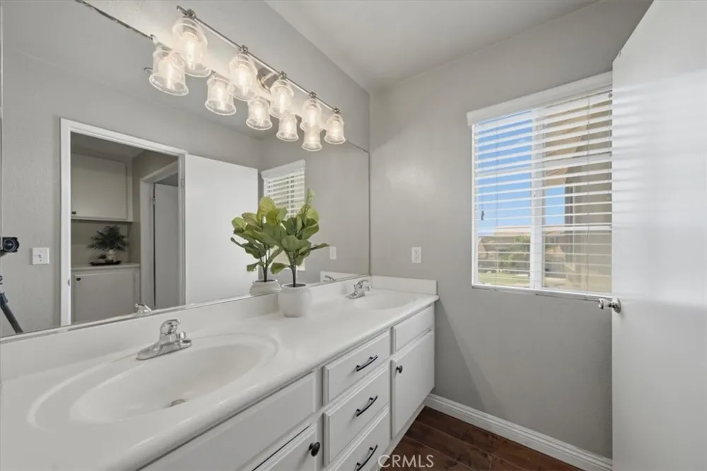 7245 Andrea Fontana, CA 92336
