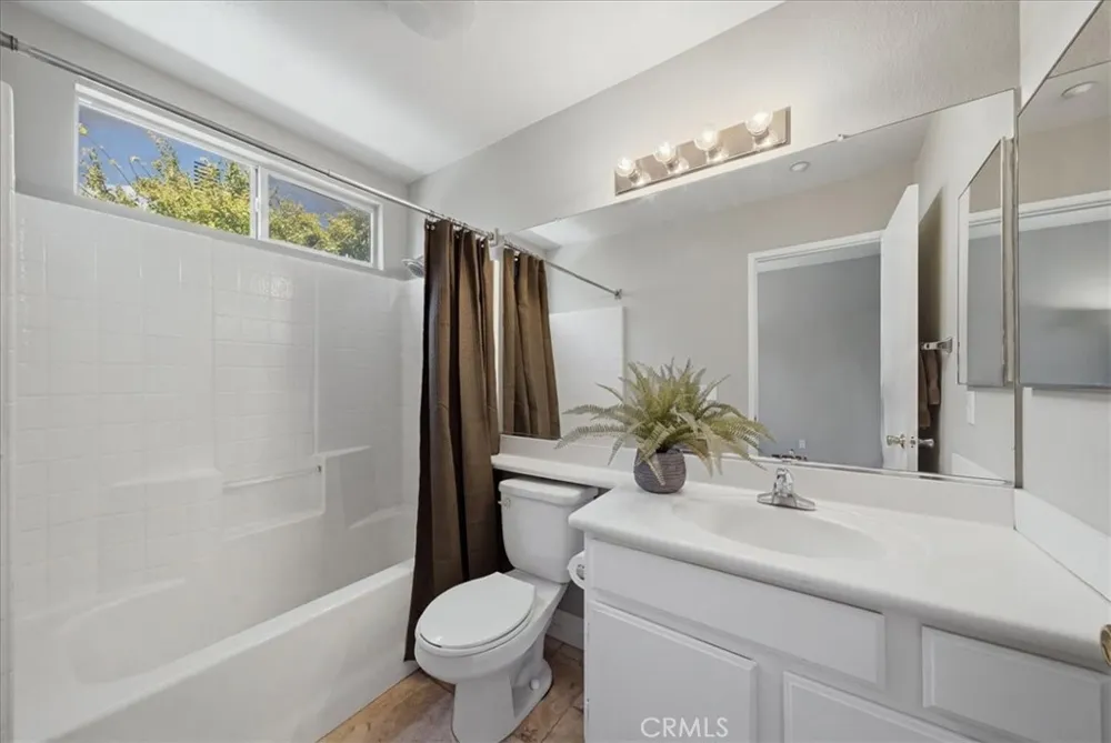 7245 Andrea Fontana, CA 92336