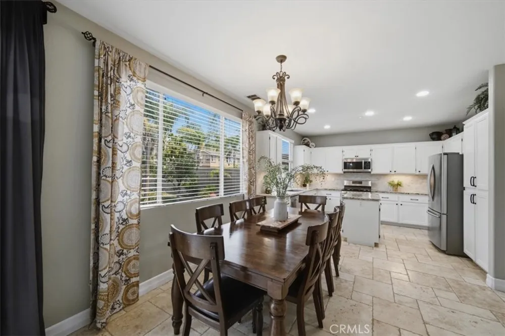 7245 Andrea Fontana, CA 92336