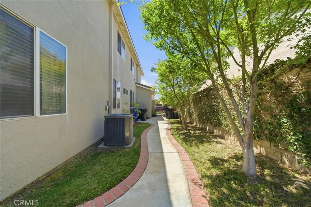 7245 Andrea Fontana, CA 92336