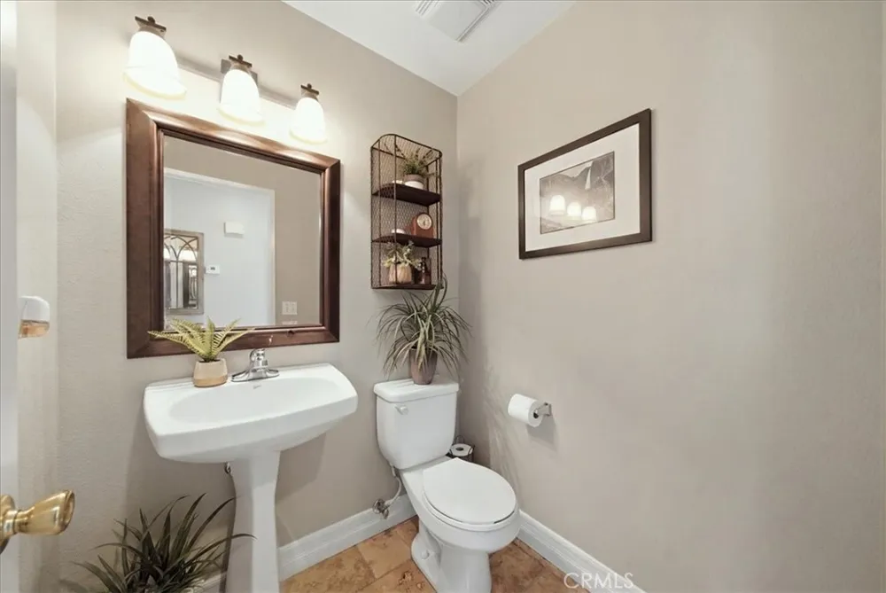 7245 Andrea Fontana, CA 92336