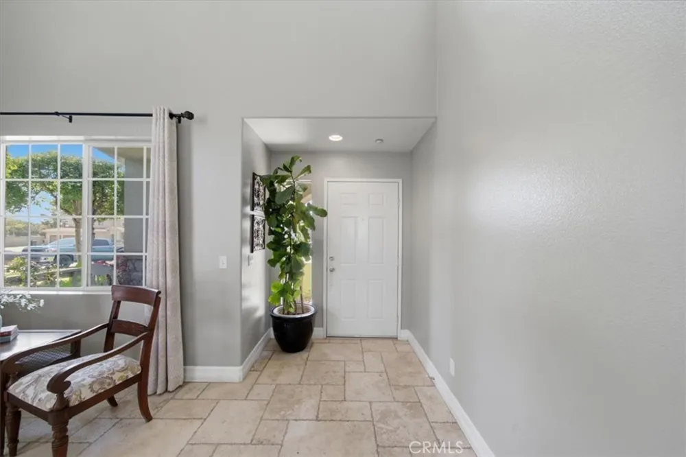 7245 Andrea Fontana, CA 92336