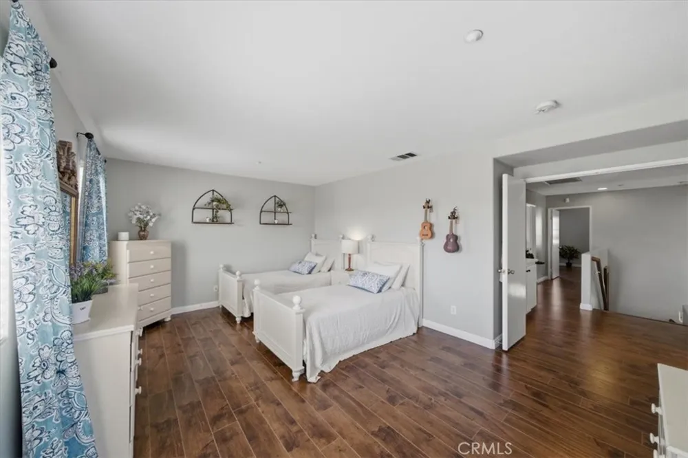 7245 Andrea Fontana, CA 92336