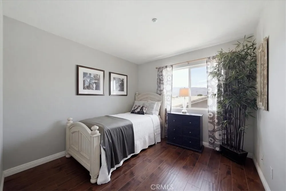 7245 Andrea Fontana, CA 92336