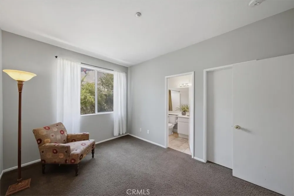 7245 Andrea Fontana, CA 92336