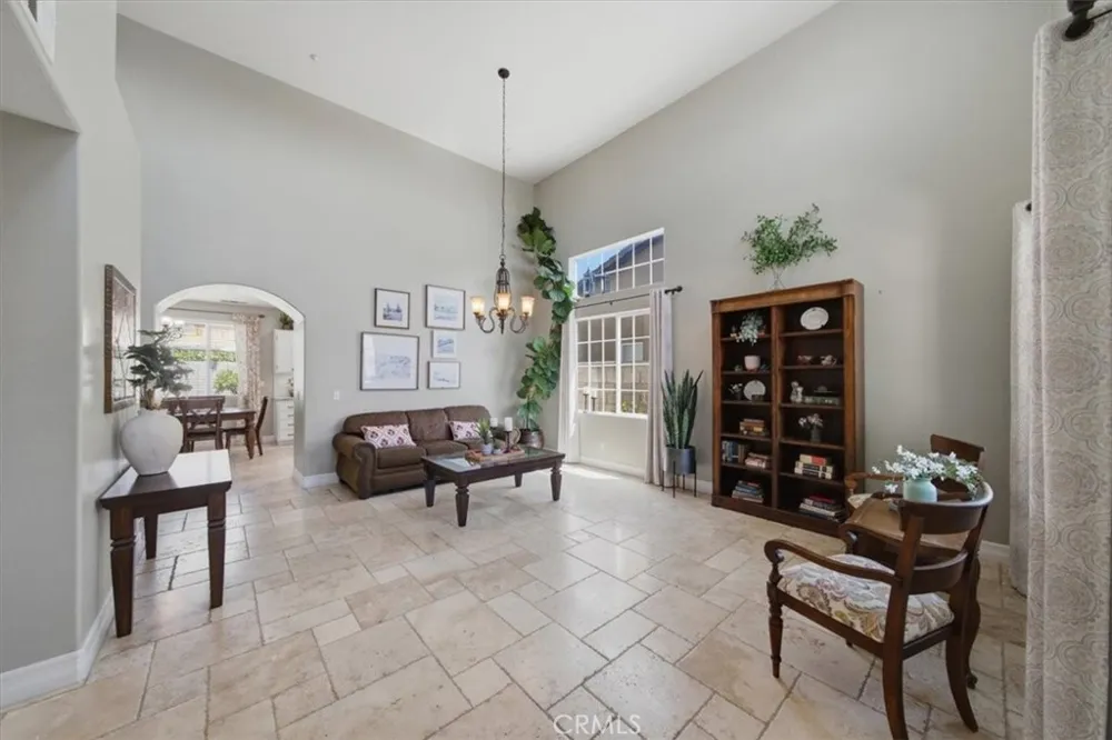 7245 Andrea Fontana, CA 92336