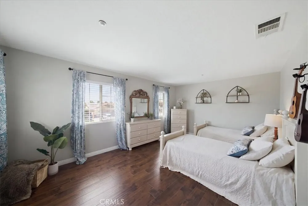 7245 Andrea Fontana, CA 92336