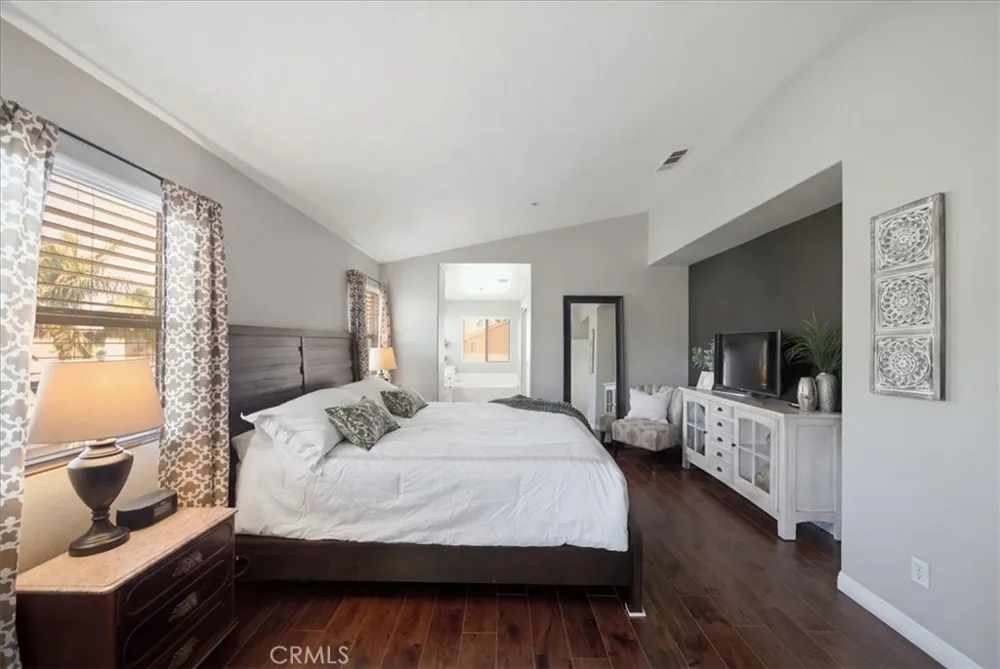 7245 Andrea Fontana, CA 92336
