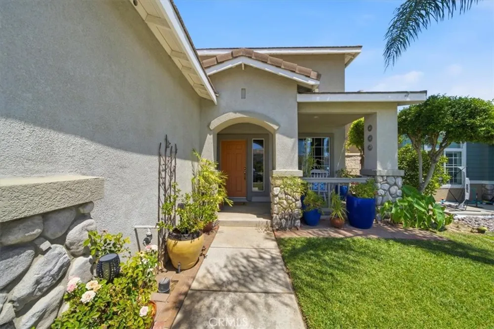 7245 Andrea Fontana, CA 92336